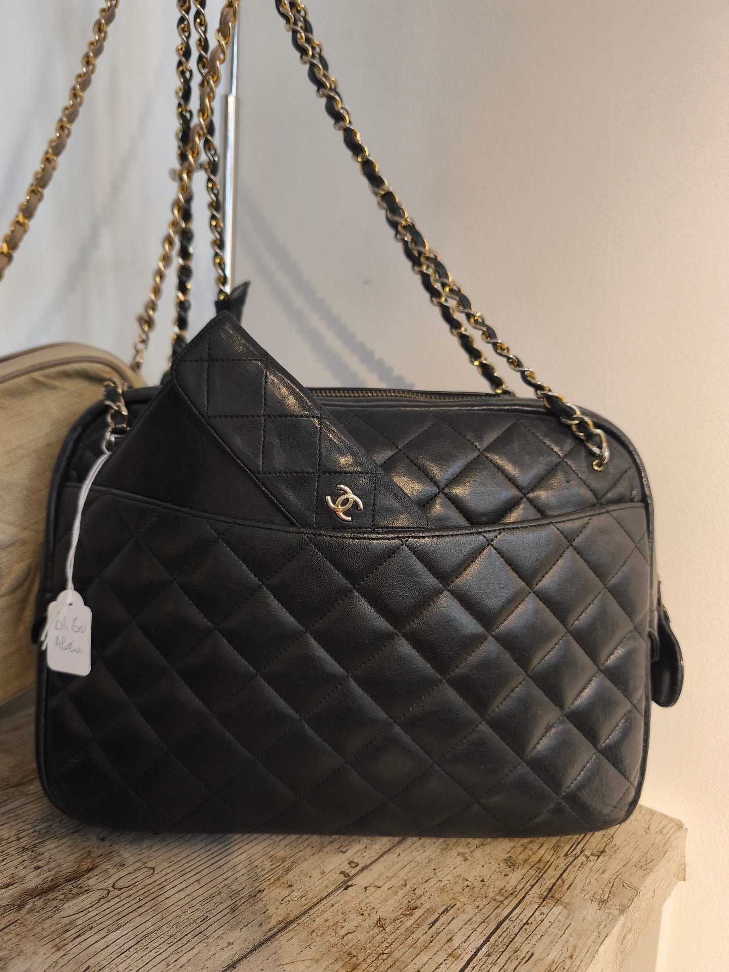Sac Chanel caméra vintage plus pochette